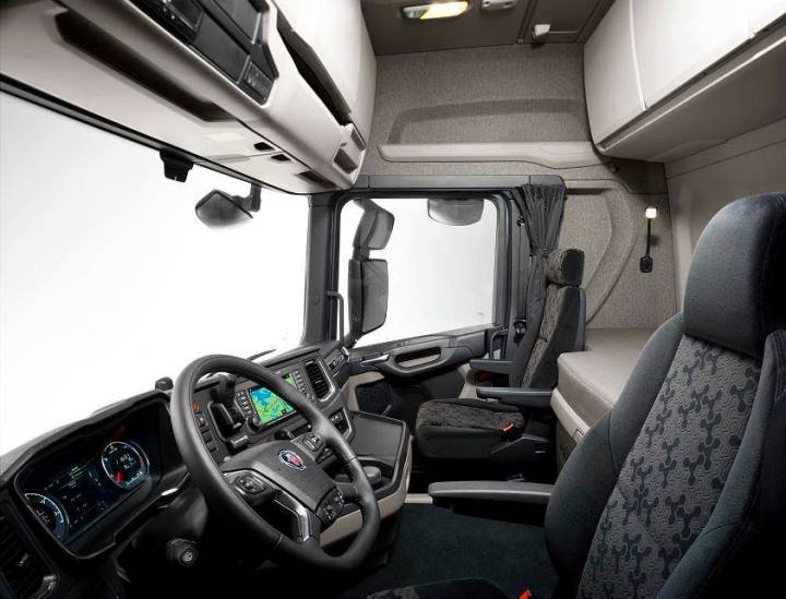 Новое поколение Скания Scania - кабина внутри
